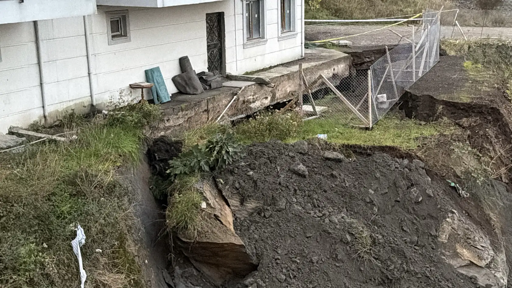 Amasra'da toprak kayması, 70 kişi tahliye edildi