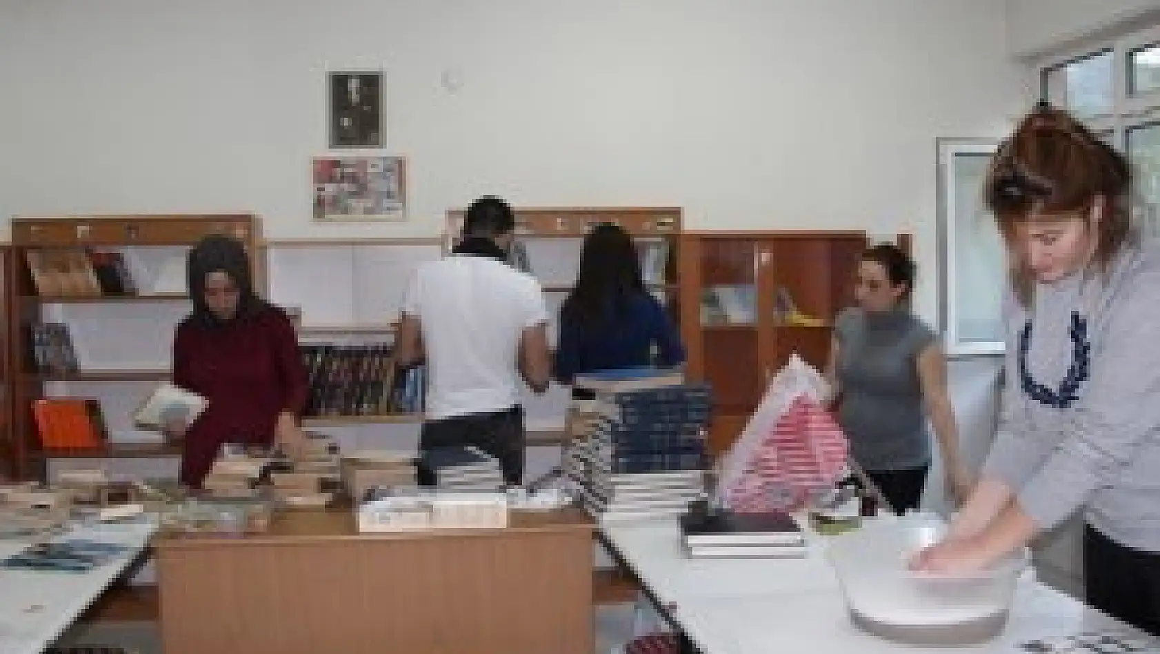 Okulun Kütüphanesini Yenilediler