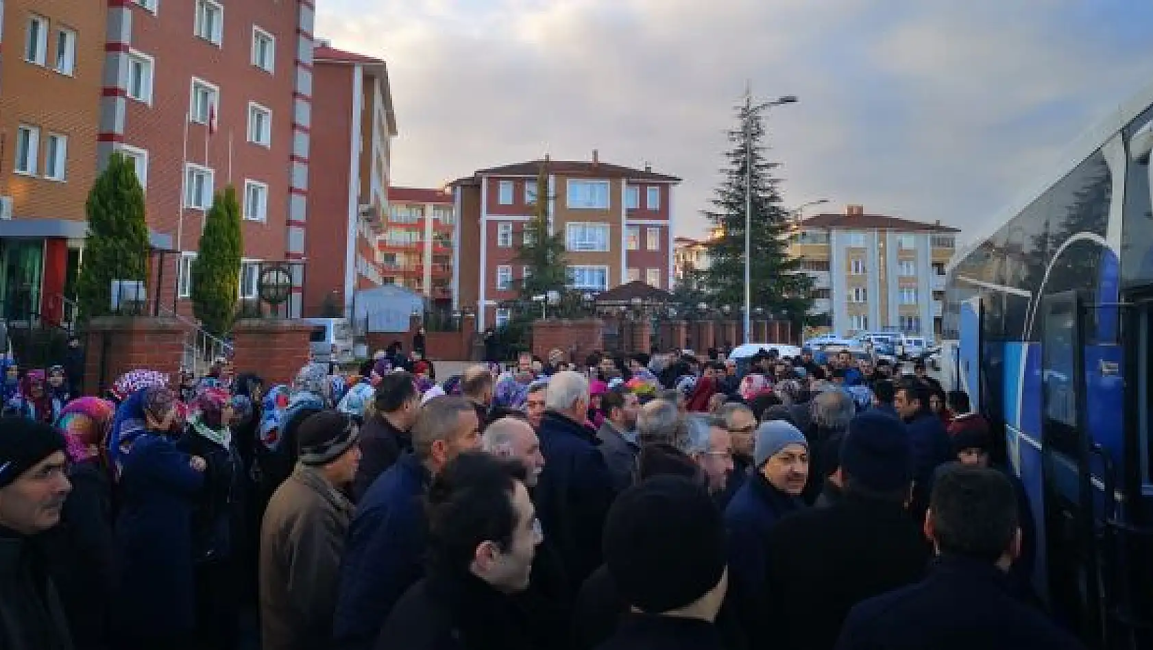 54 Umre Yolcusu Kutsal Topraklara Uğurlandı