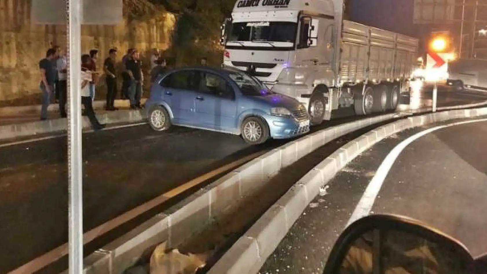 Akıllı kavşakta çarpıştılar