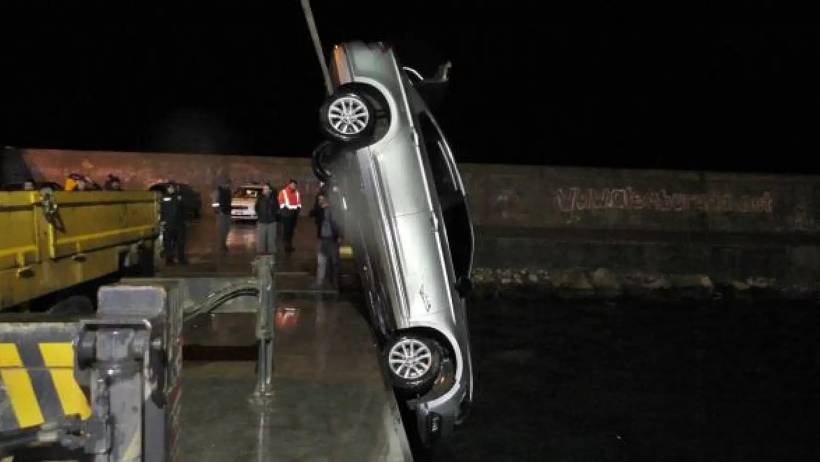 Amasra'da denize otomobil düştü