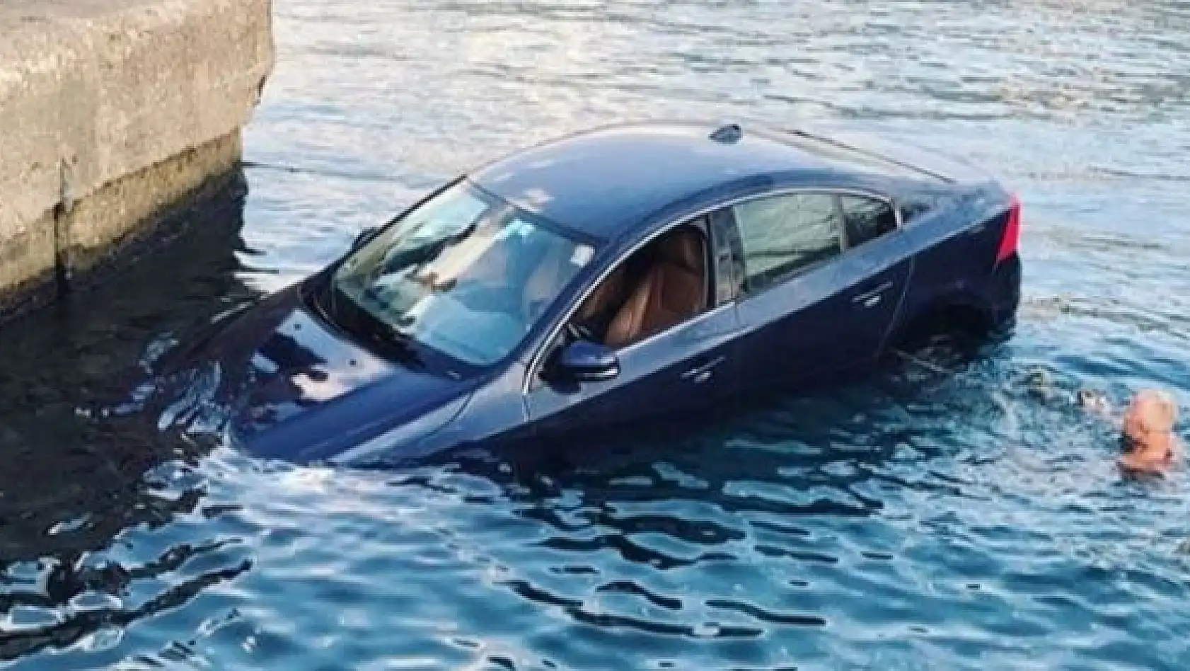 Amasra'da otomobil denize düştü