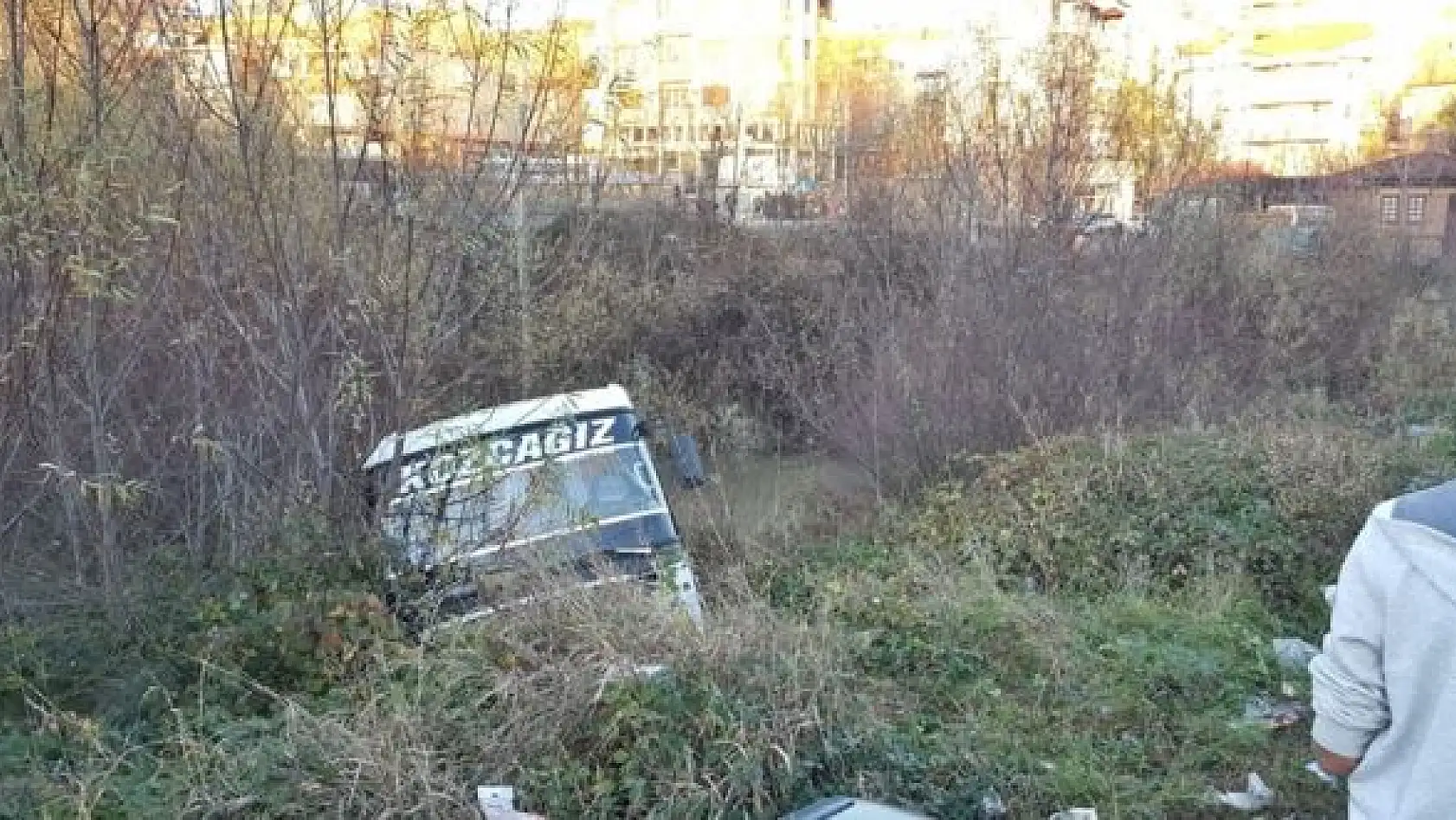 Az kalsın ırmağa düşüyordu