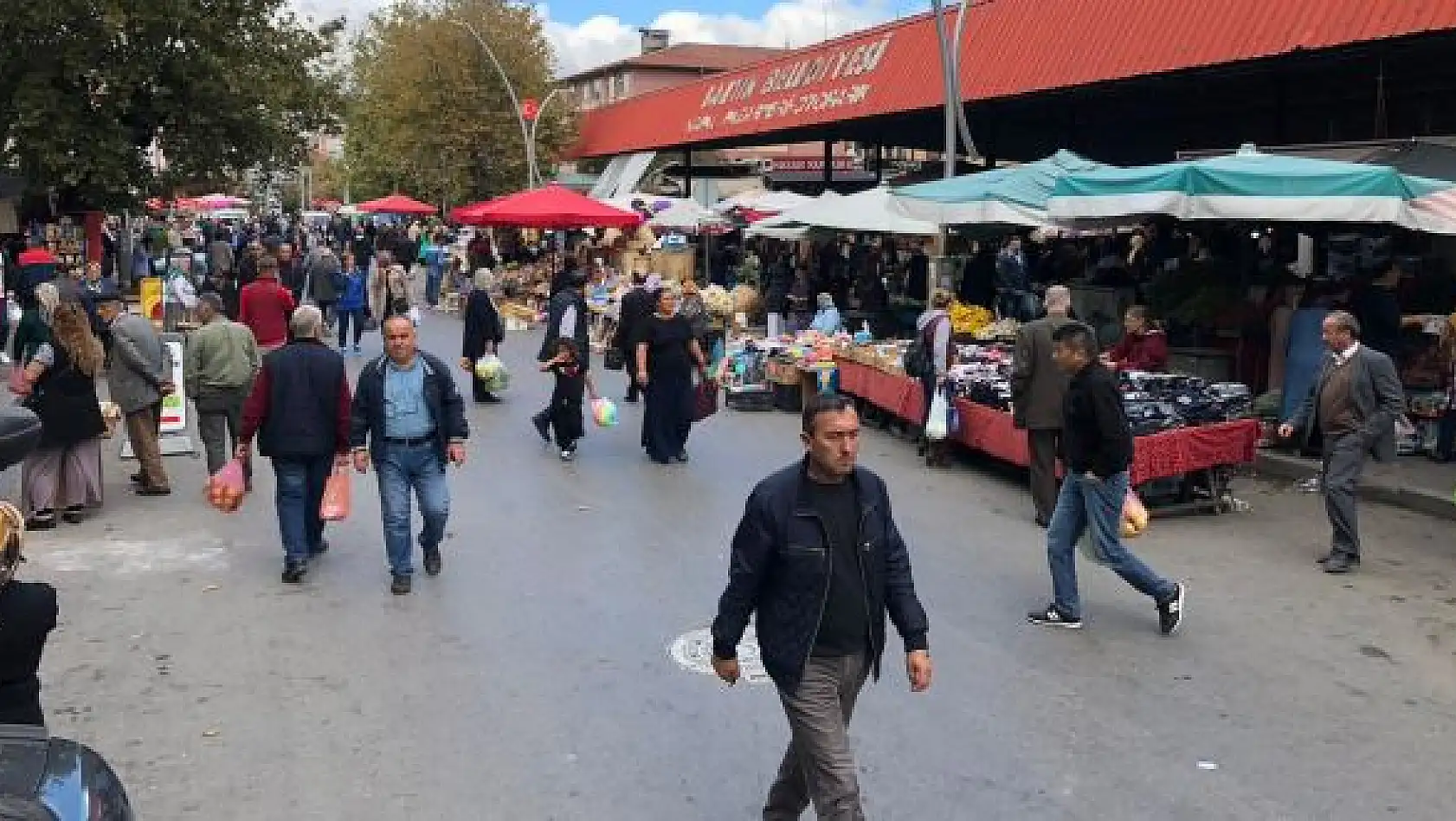 Bartın'da Salı pazarının nabzı