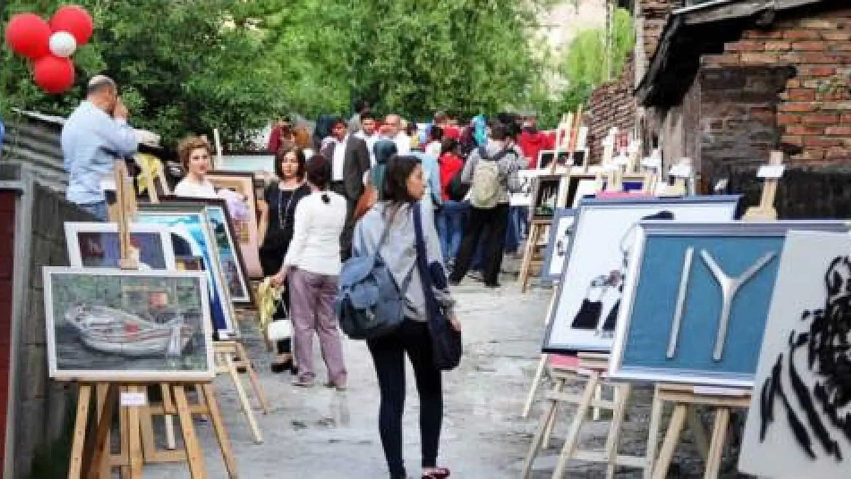 Bartın'da sokak sergisi beğenildi