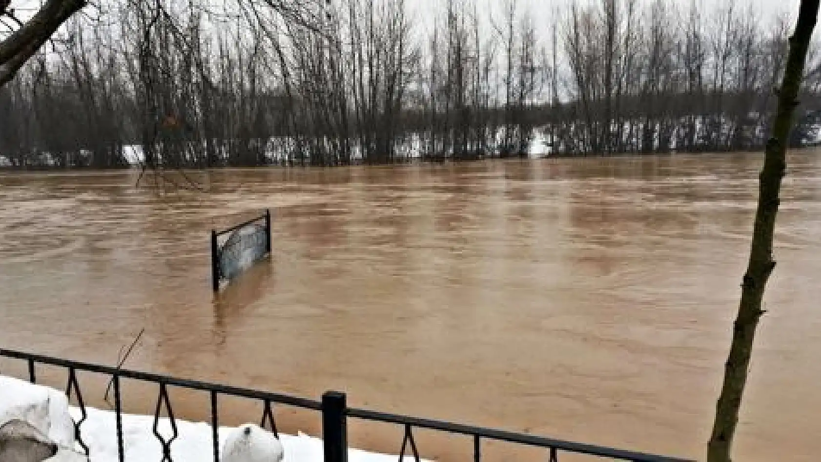 Bartın'da sular yükseliyor