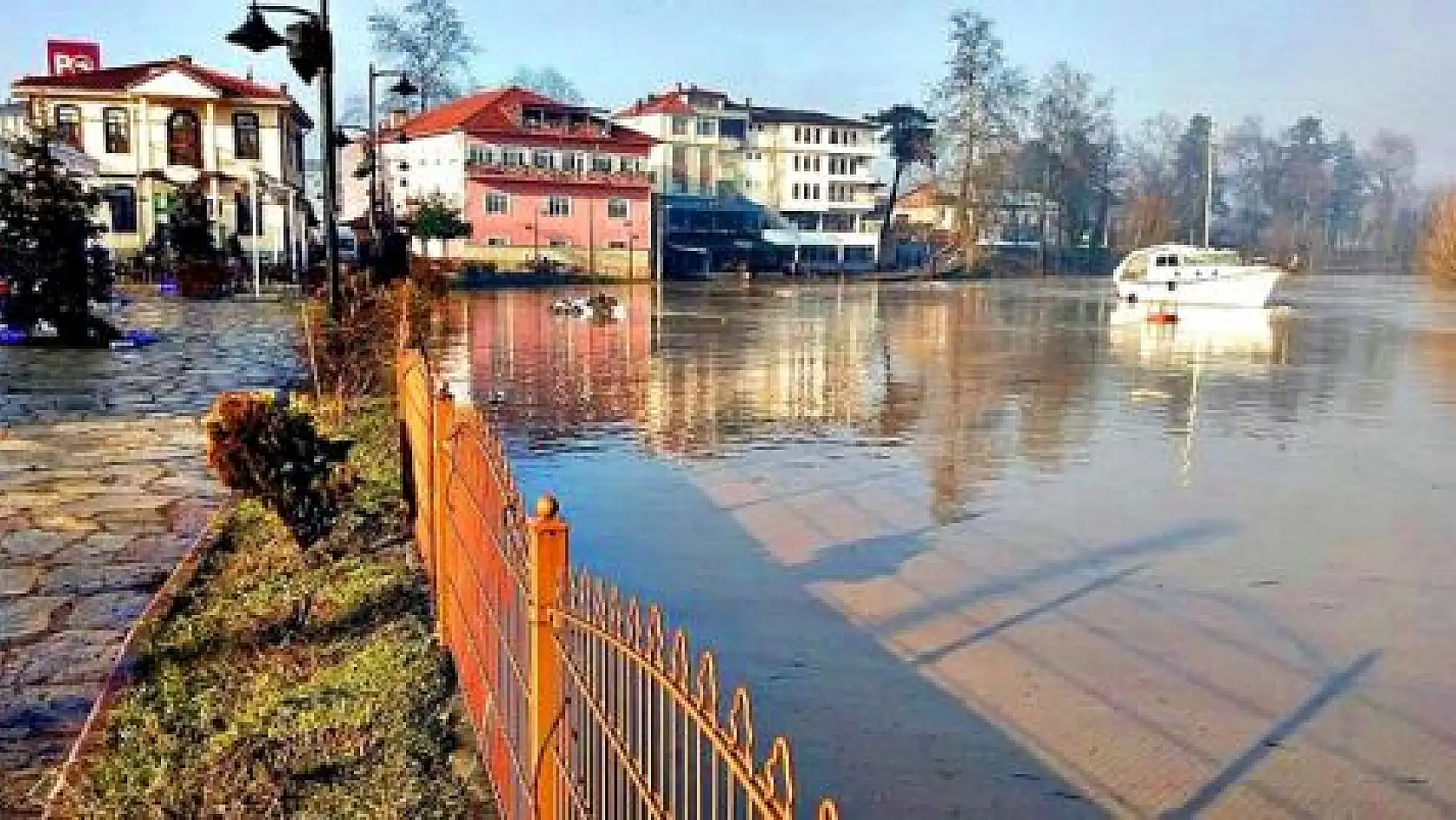 Bartın ırmağında tehlikeli yükseliş
