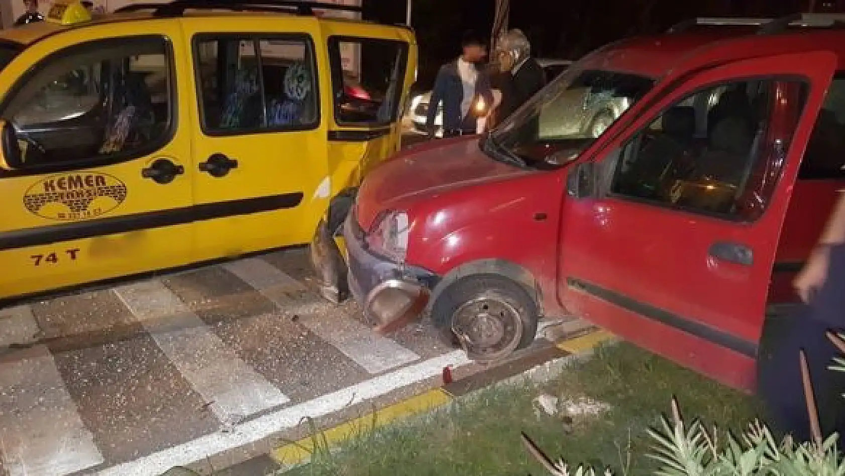 Çatmaca ışıklarda kaza