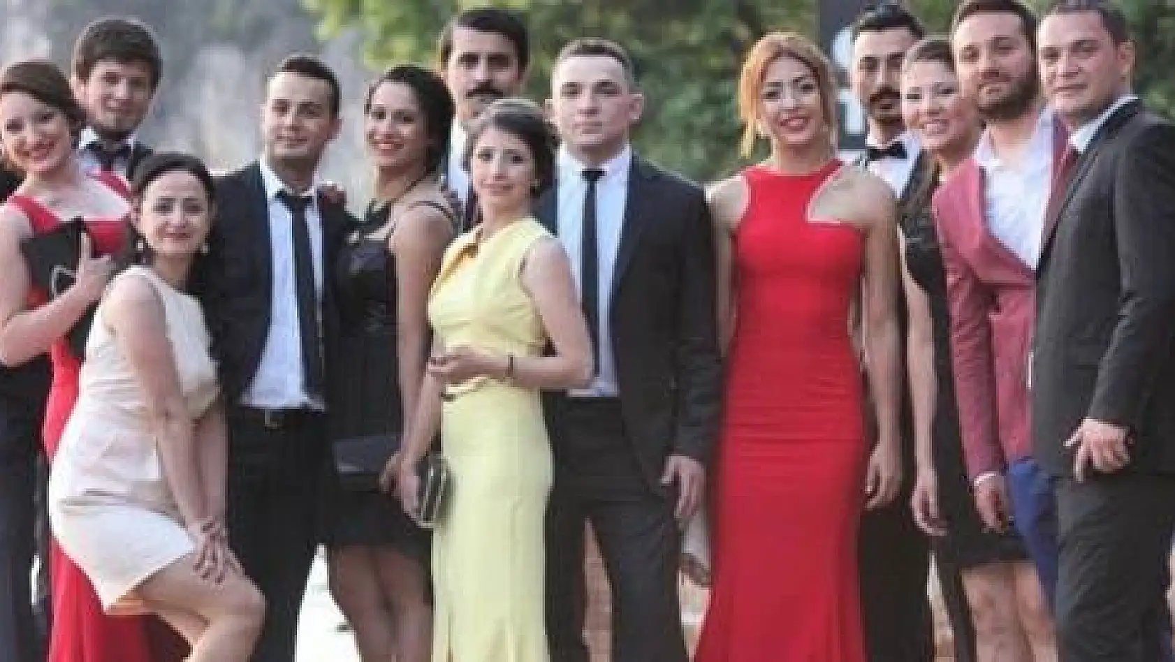 Defile gibi mezuniyet balosu
