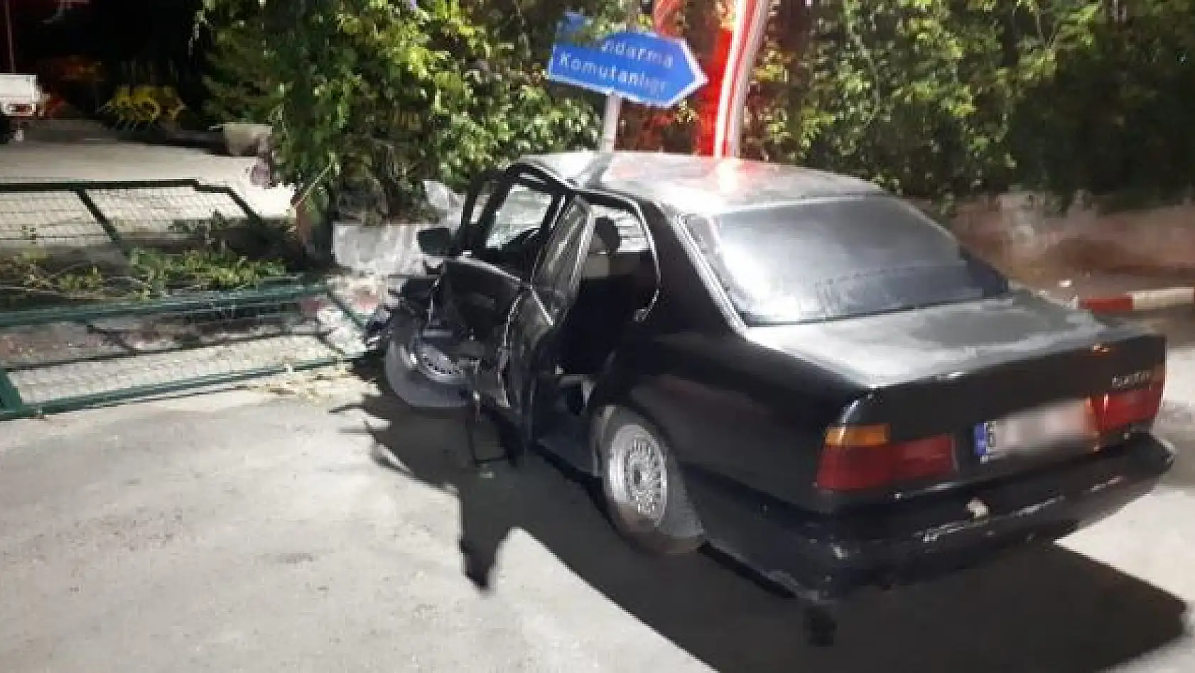 Duvara çarptı, faciadan dönüldü