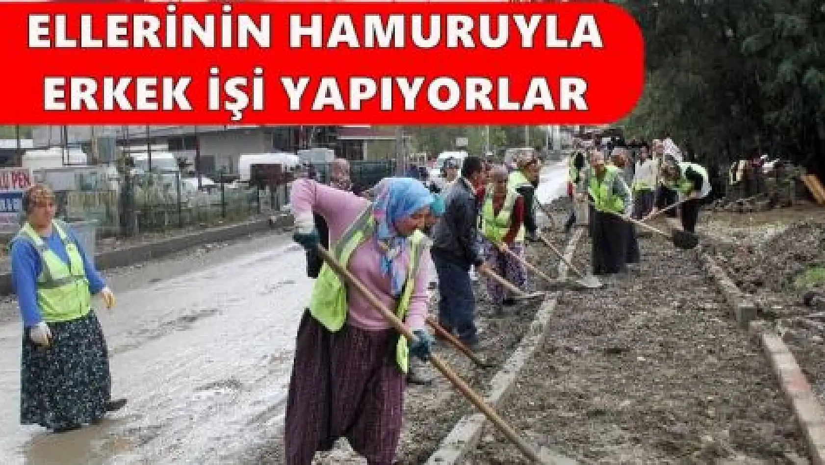 Erkeklerin elinden kürekleri kaptılar