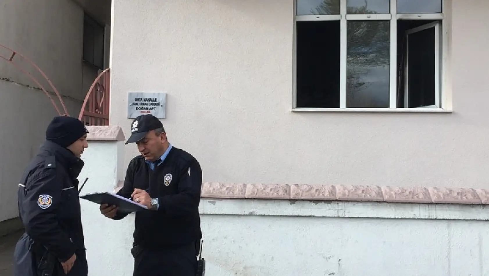 Benzin dökülen soba patladı: 3 yaralı