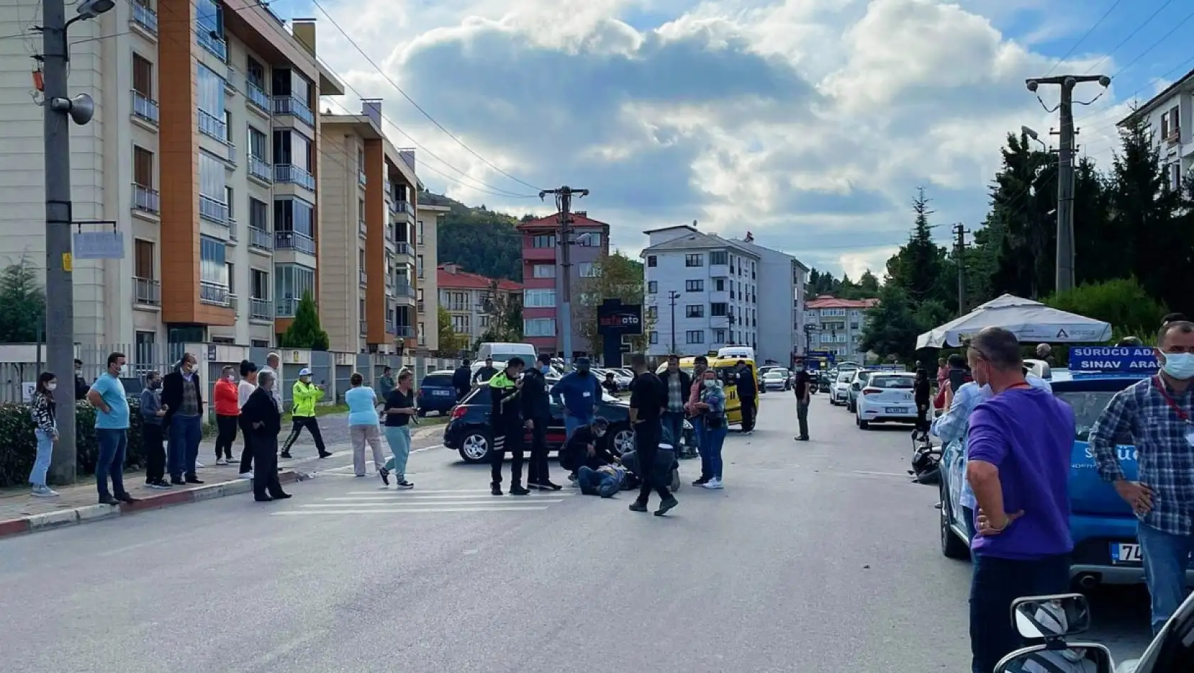 Otomobil ile motosiklet çarpıştı, 1 yaralı