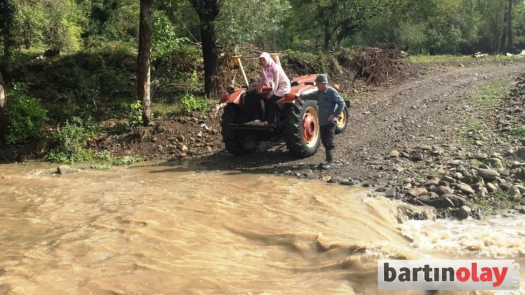 Köprü yıkıldı, vatandaşların ulaşımı yok