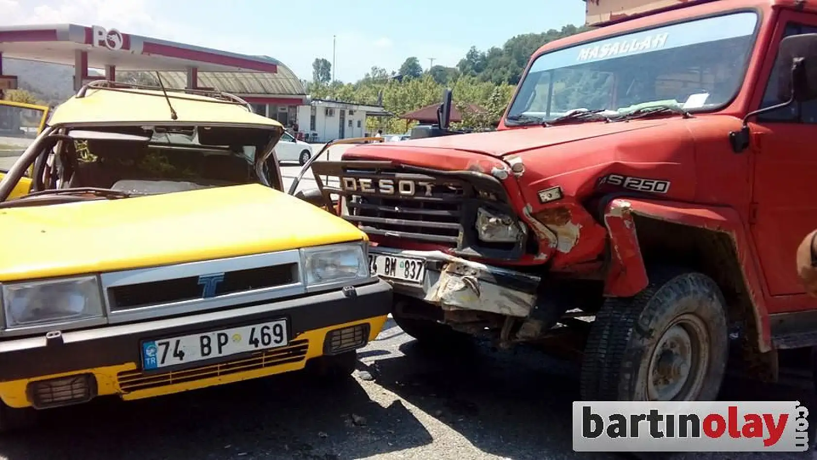 Otomobil ile kamyonet çarpıştı