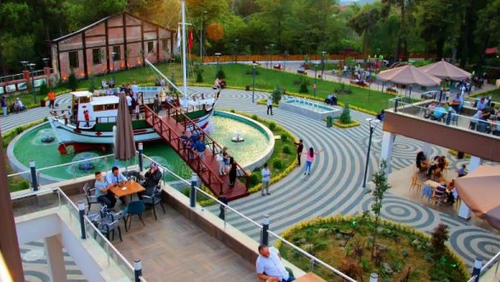 Gazhane Parkı Ziyaretçi Akınına Uğruyor