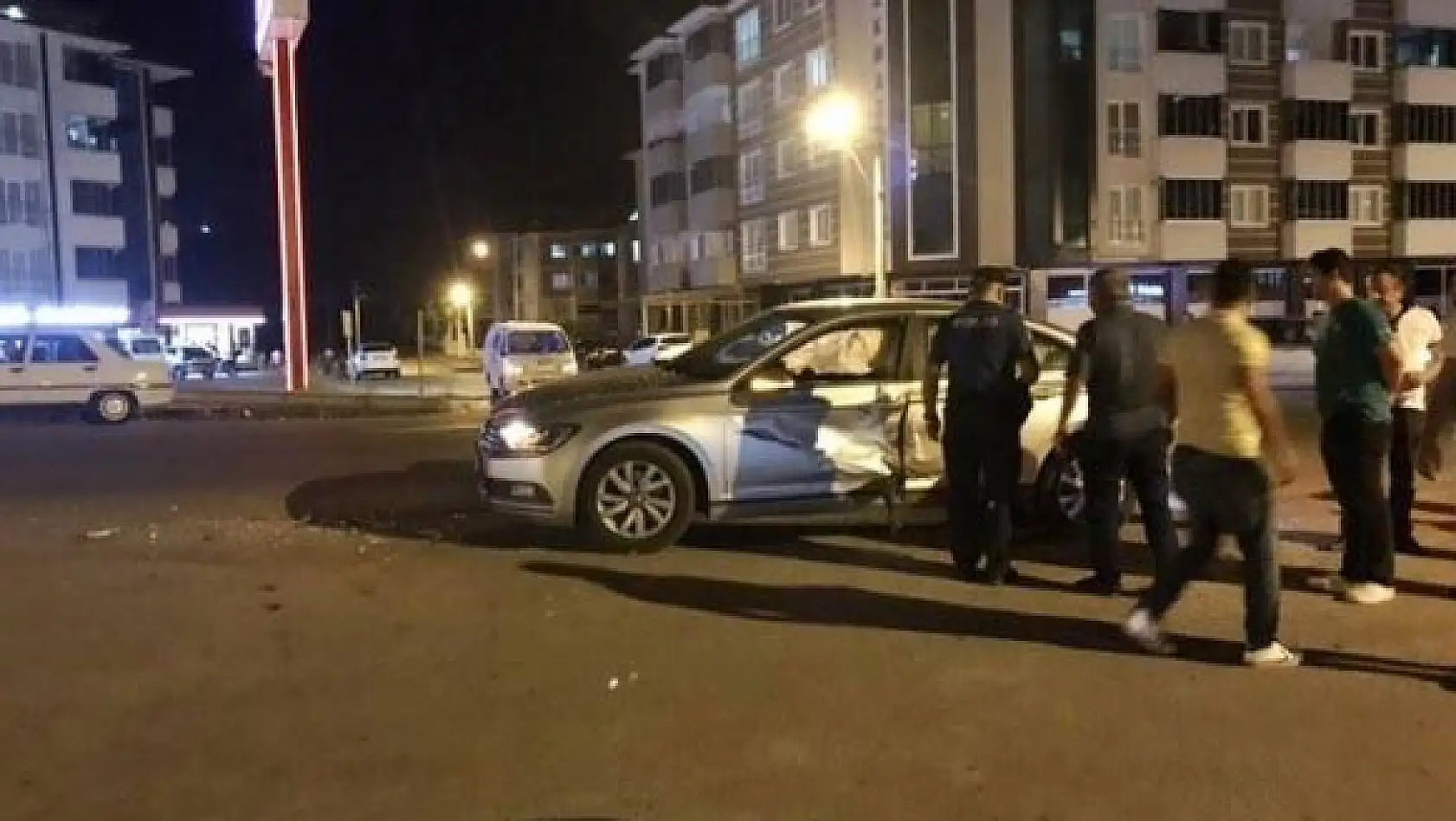 İki araç çarpıştı