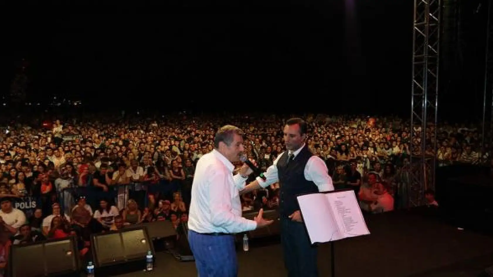 İnkumu'nda Rafet El Roman Coşkusu