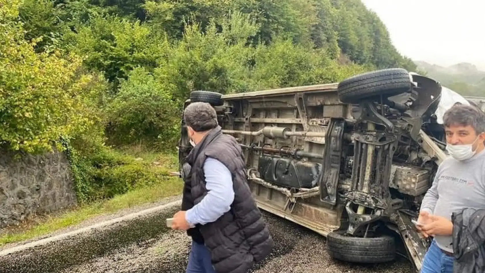 İşçi servisi devrildi, 10 yaralı