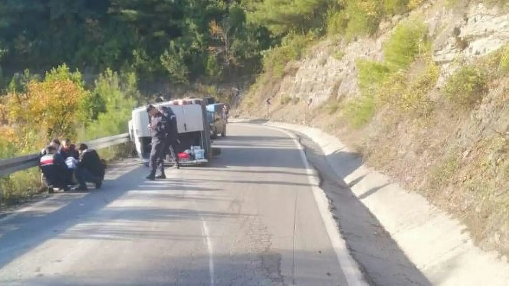 İşi servisi devrildi