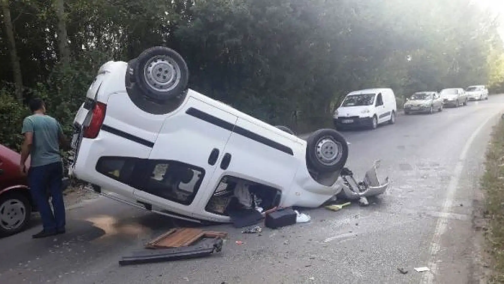 Kontrolden çıkan araç ters döndü
