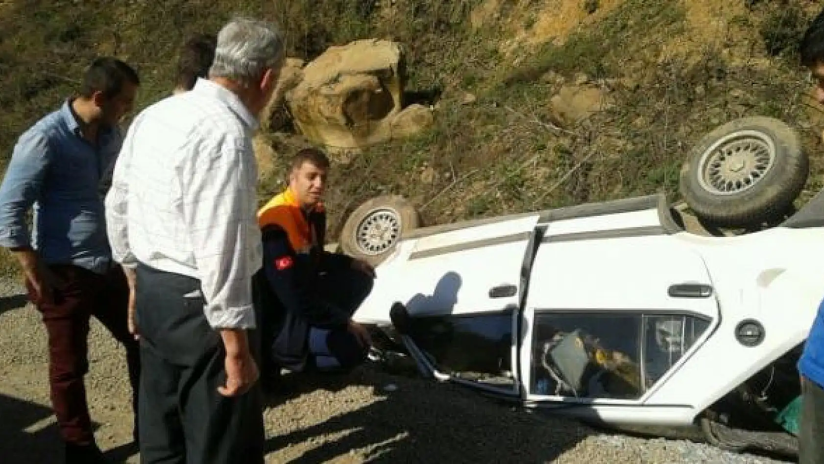 Kontrolden Çıkan Otomobil Takla Attı