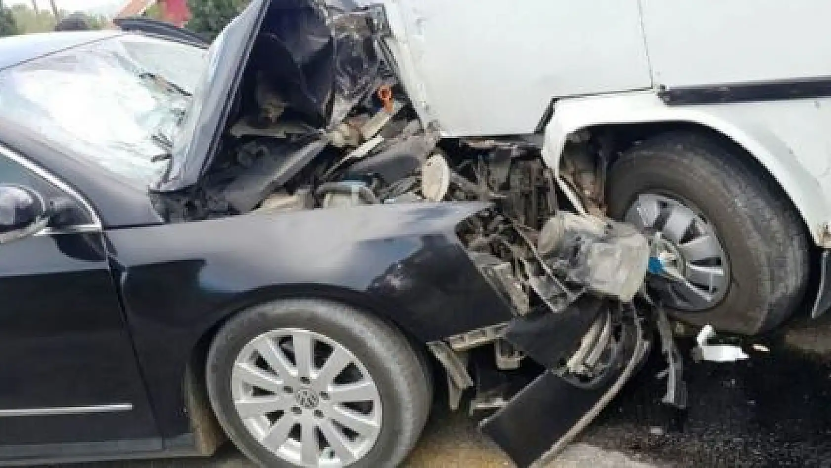 Mugada yolunda feci kaza:11 yaralı