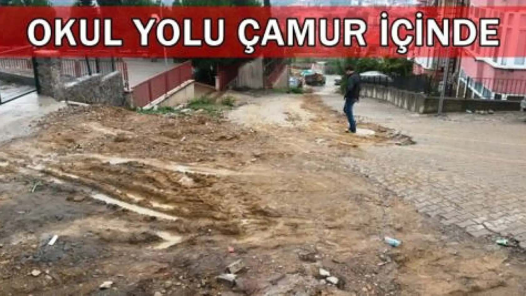 Okul yolu çamur içinde