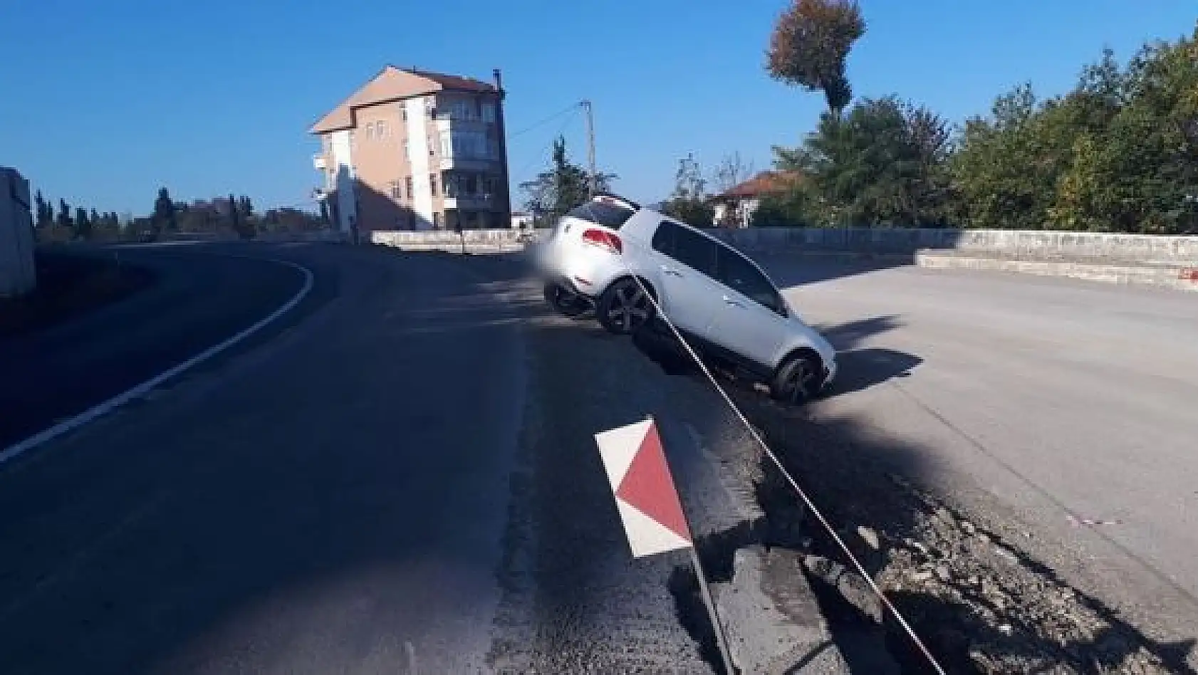 Otomobil bu şekilde kaldı
