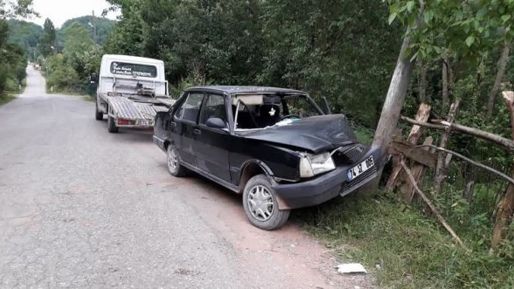Otomobil Direğe çarptı, 2 yaralı