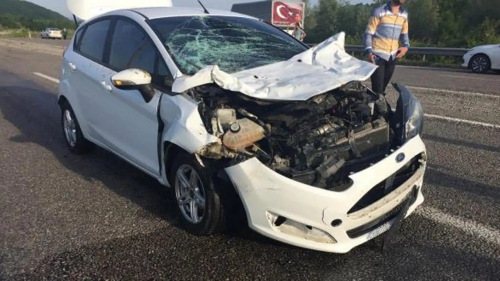 Otomobil hurdaya döndü, 1 can gitti