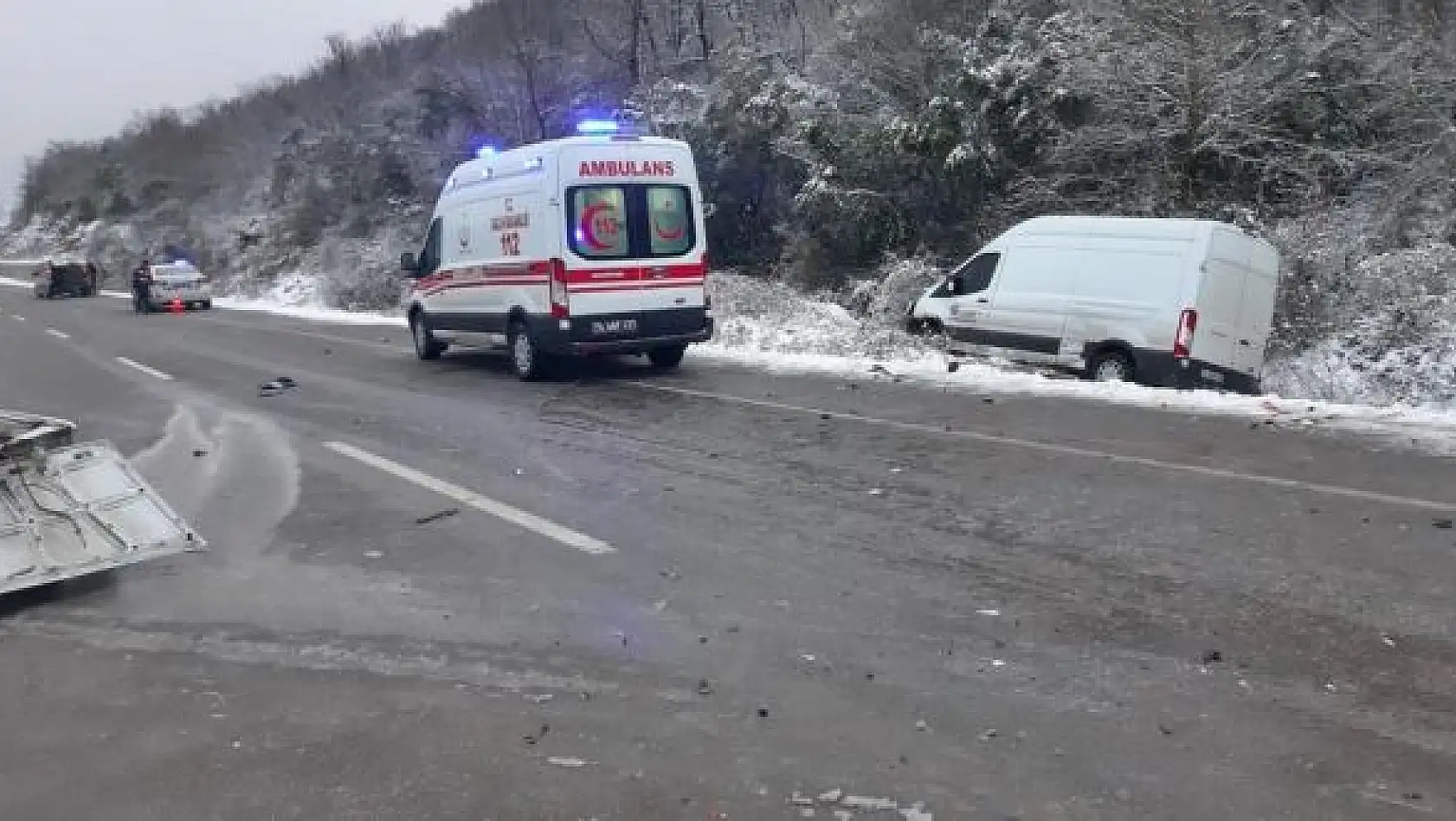 Otomobil ile çarpışan araç şarampole devrildi