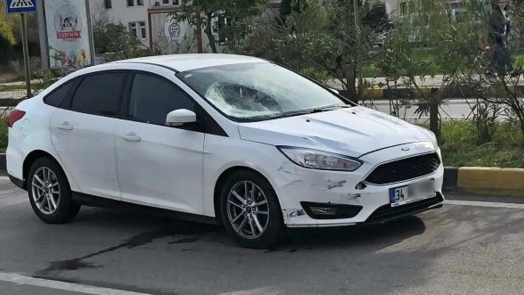 Otomobil ile motosiklet çarpıştı, 1 yaralı