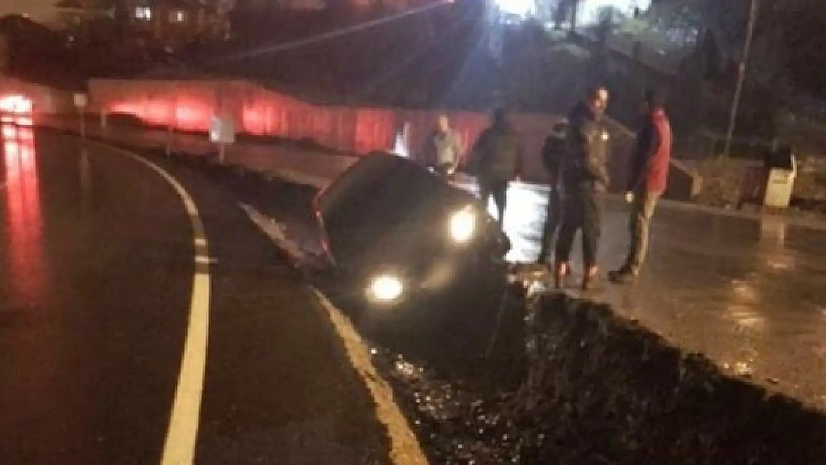 Otomobil kanala düştü
