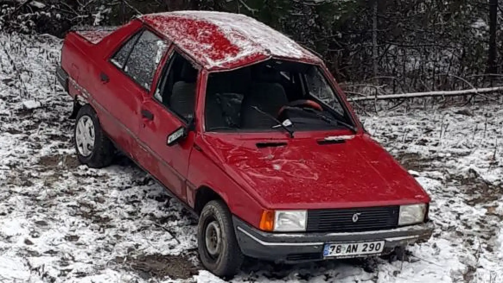Otomobil şarampole devrildi