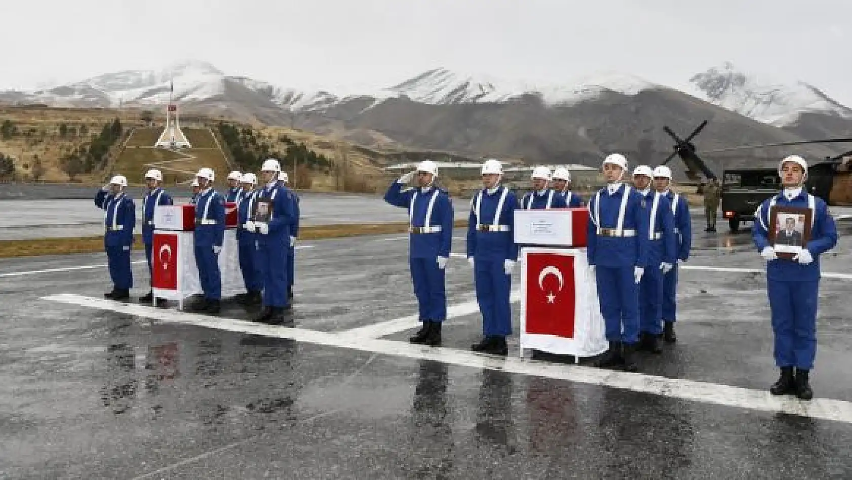 Şehitler Hakkari'den törenle uğurlandı