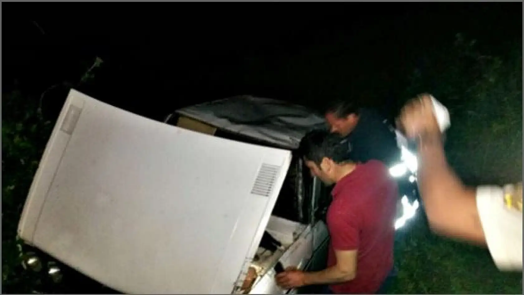 Takla atan otomobildeki sürücü sıkıştı