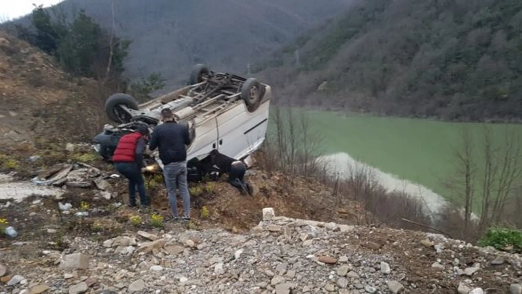 Takla attı, uçurumun kenarında kaldı