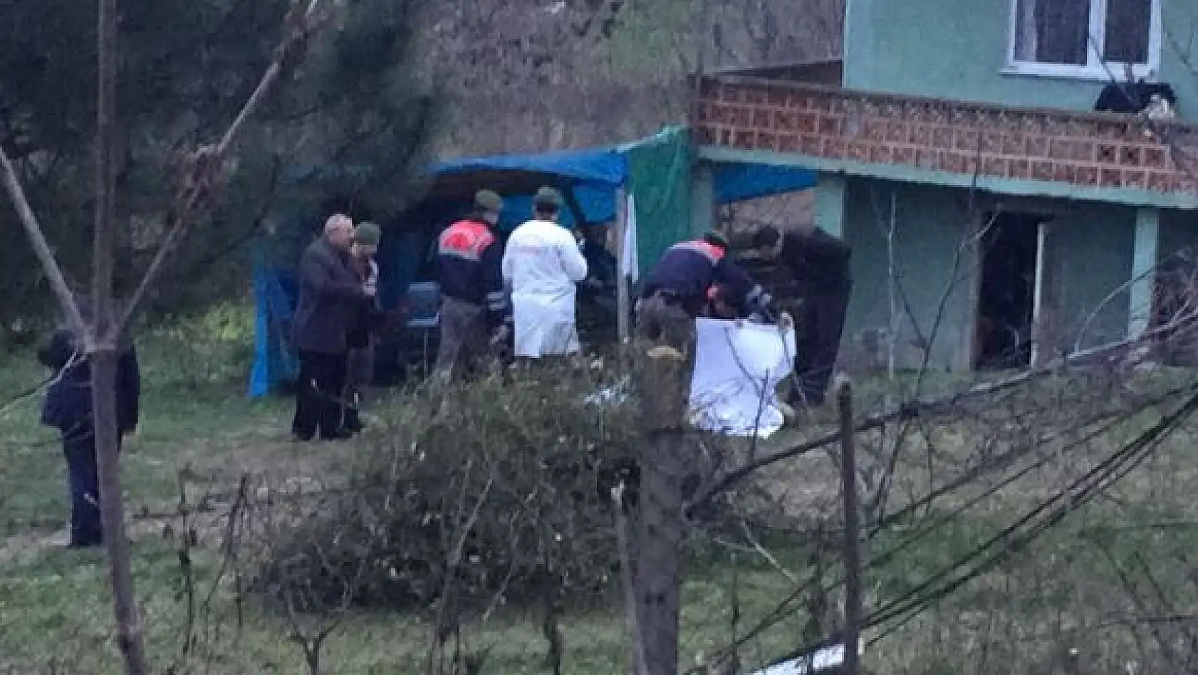 Tüfekle kendini vurdu, canından oldu