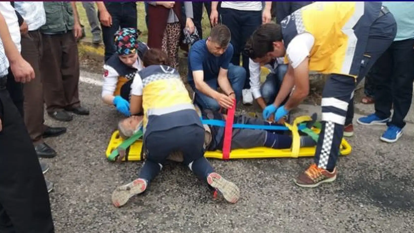 Yaşlı kadına otomobil çarptı