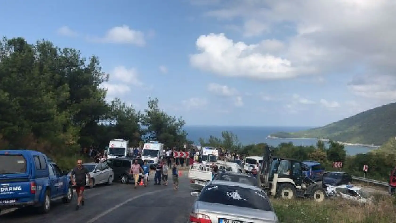 Yolcu minibüsü şarampole uçtu