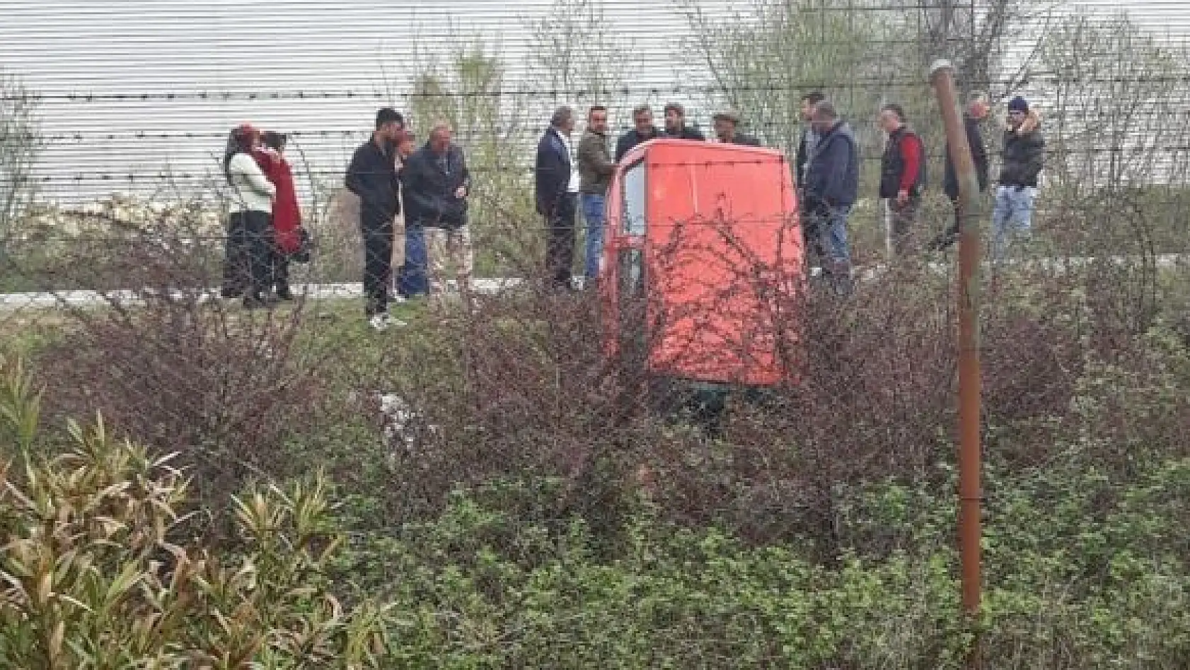 Yoldan çıkan kartal böyle kaldı