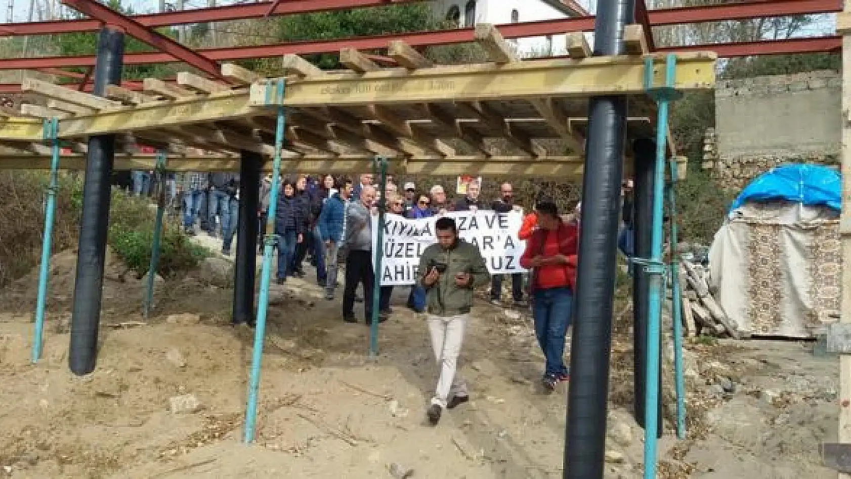 Yürüyüş yolu değil ucube