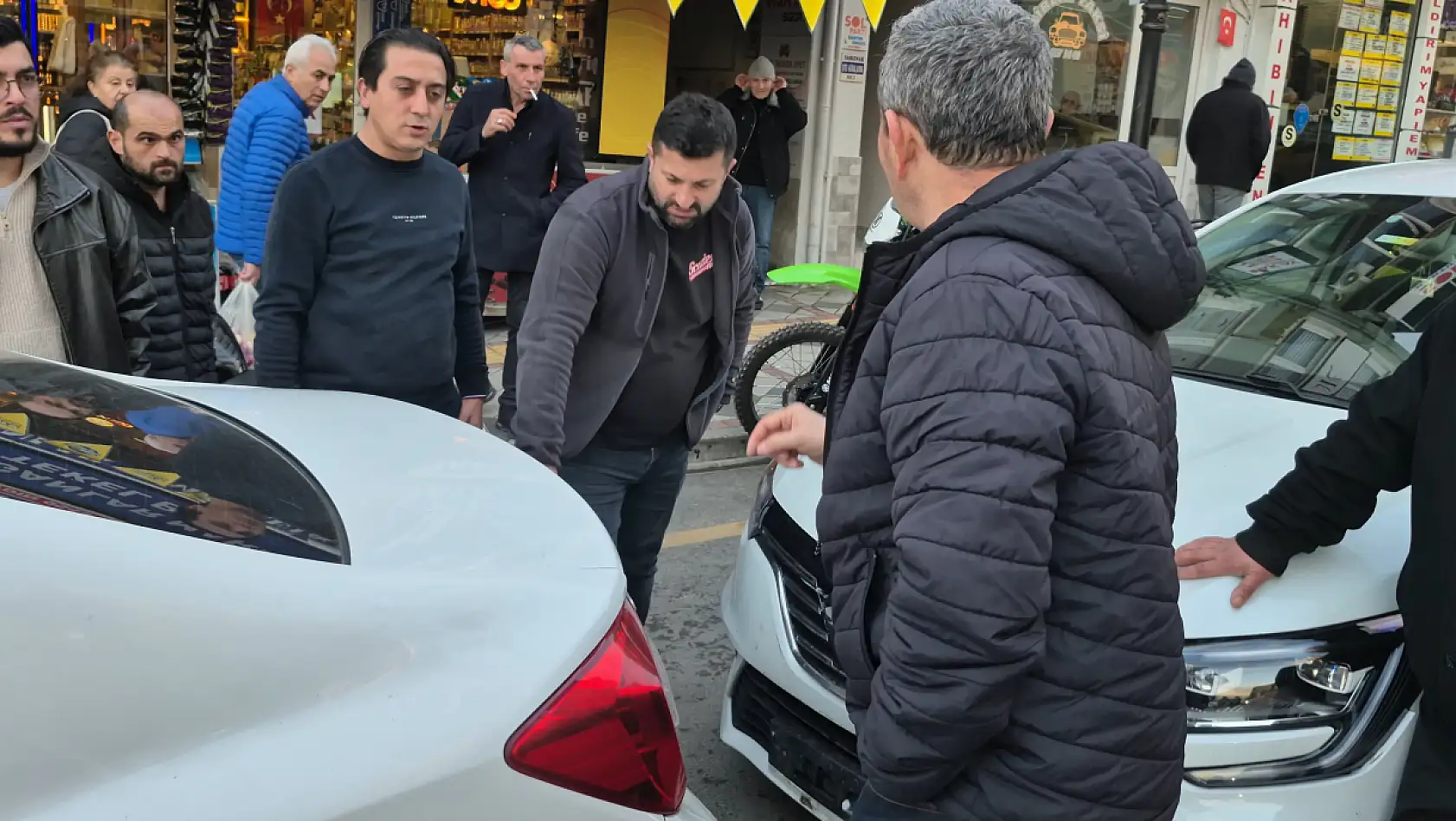 Bartın'da ilginç olay, araçlar ayrılmadı