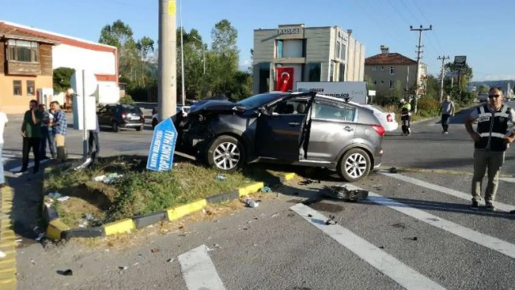 2 aracın çarpıştığı kaza kamerada