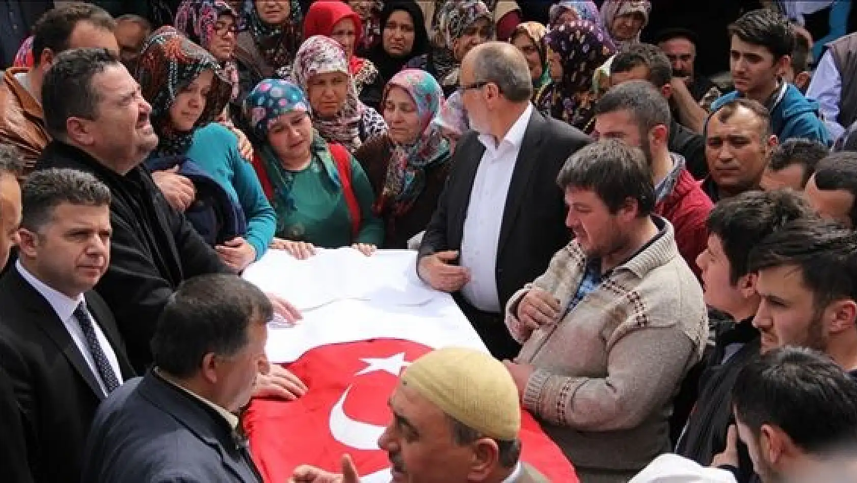 Madencinin cenazesinde feryatlar yürekleri dağladı  