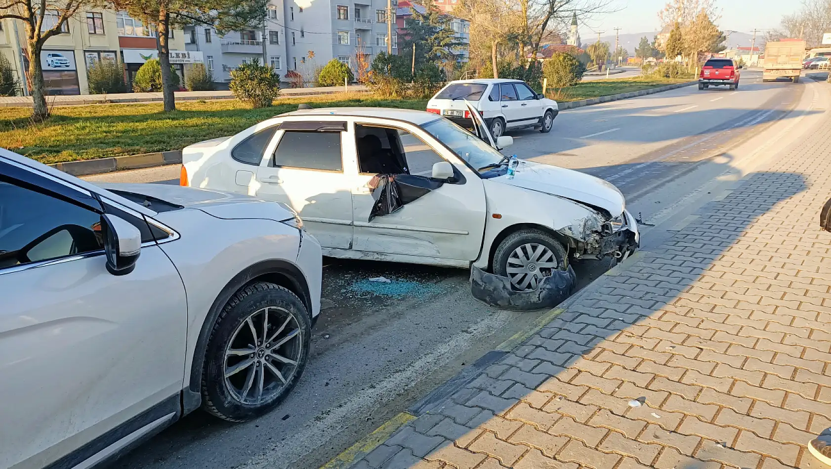 Gölbucağı kavşağında kaza