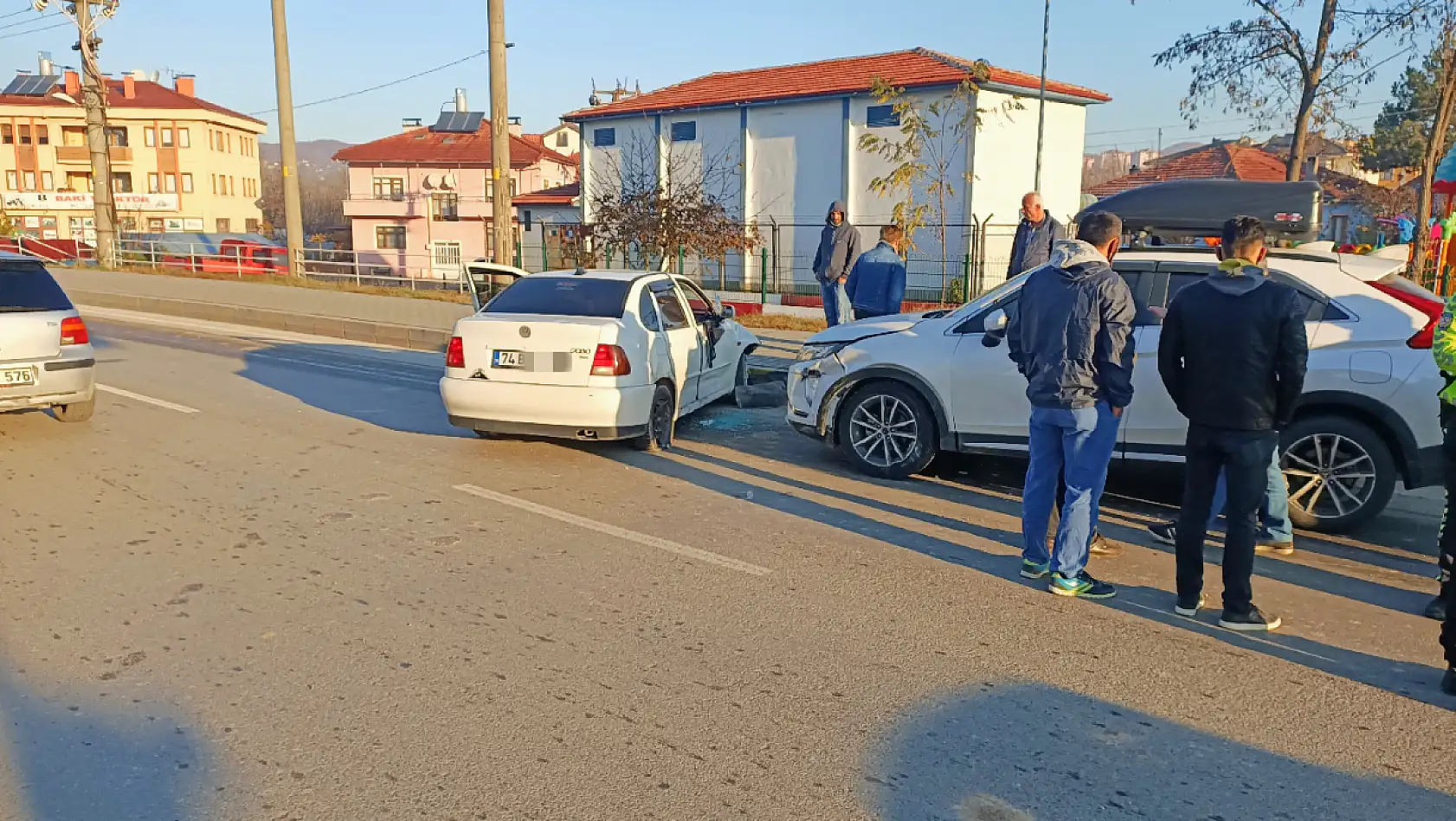 Gölbucağı kavşağında kaza