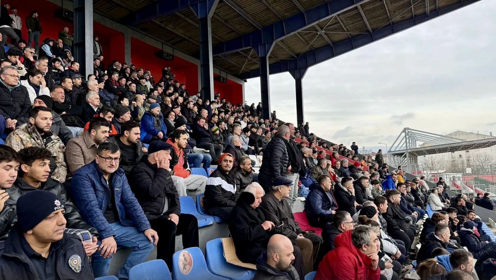 Maç bitti, tribünler karıştı