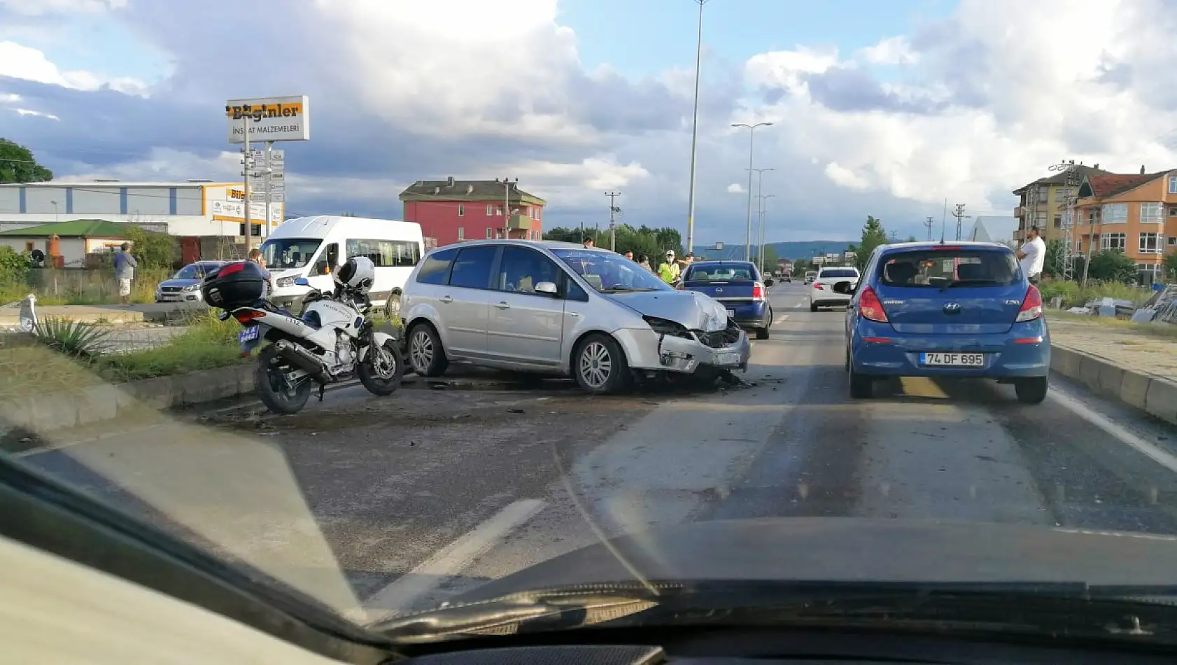 Terminal yolunda iki şerit karıştı